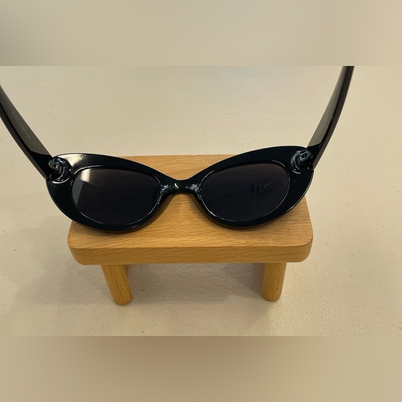NWT “FRYE” BLACK CAT EYE SUNGLASSES - Picture 5 of 6